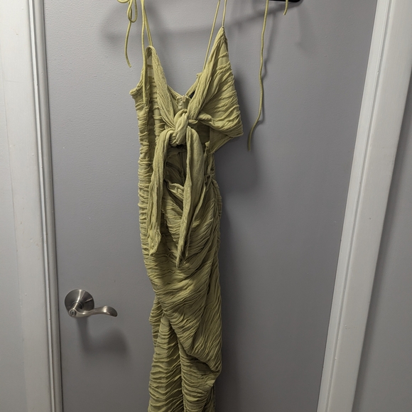 PrettyLittleThing Lime Asymmetrical Dress - Picture 5 of 6